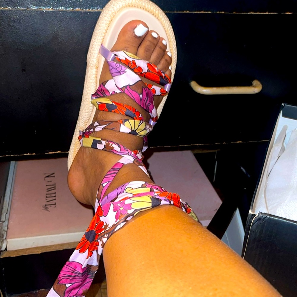 Lace up floral sandals, brand new
